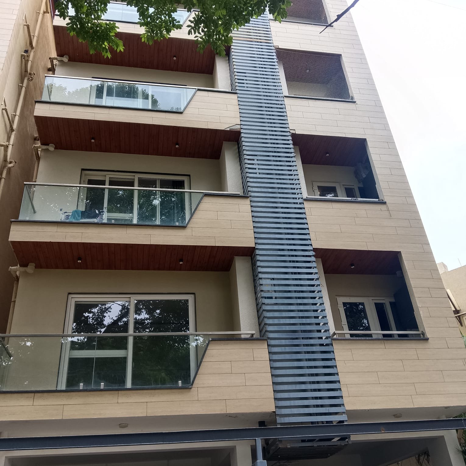 Luxurious East Facing 3.5 BHK for Rent in Dream meadows