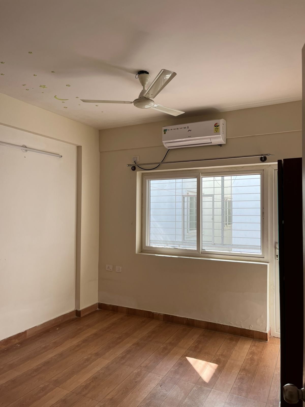 Spacious East Facing 2 BHK for Rent in Atco Sapphire